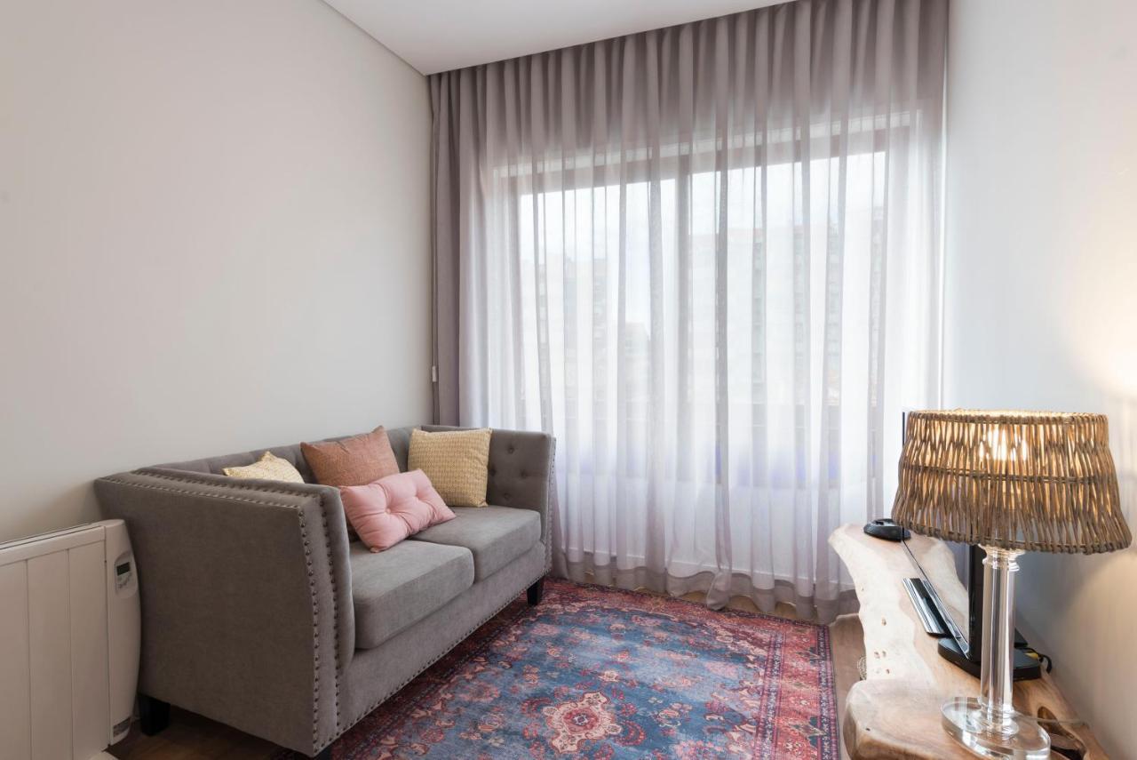 Lovelystay - Hello Porto Apartment By Metro Station Extérieur photo